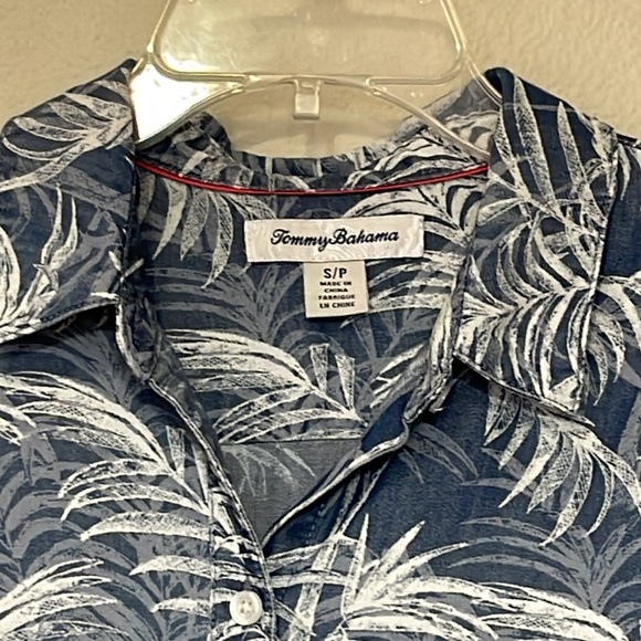TOMMY BAHAMA WOMEN’S SHORT SLEEVE SHIRT - Picture 4 of 6